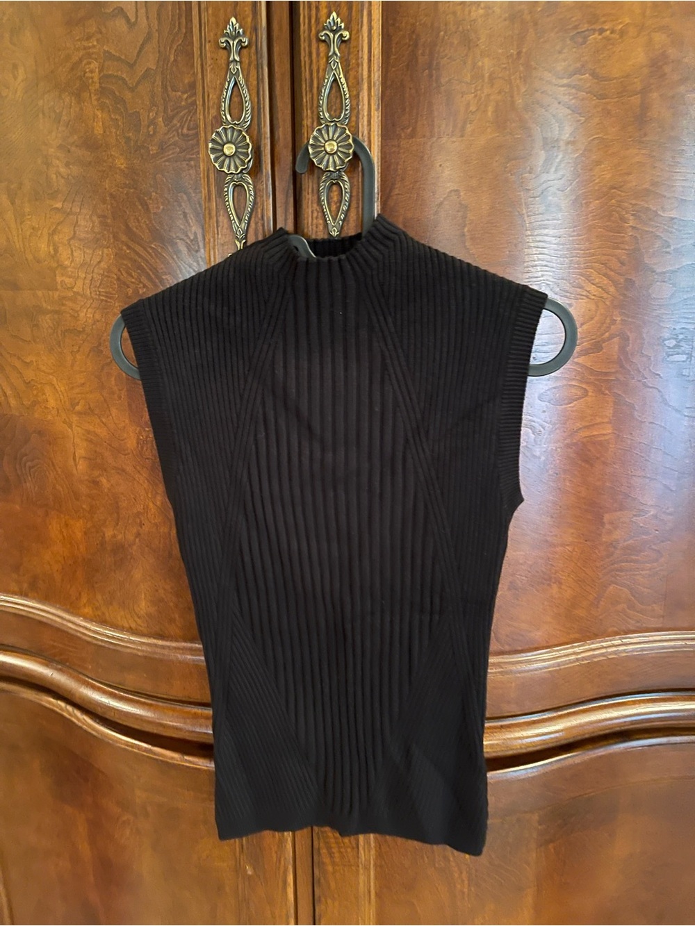 Philosophy Black Ribbed Sleeveless Knit Top